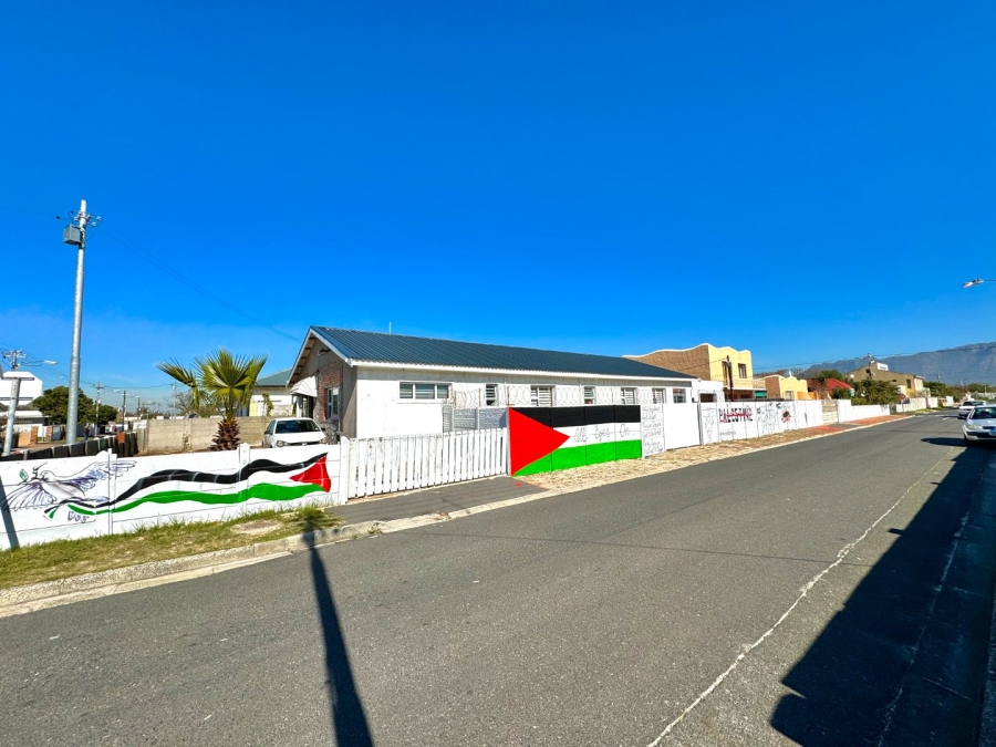 4 Bedroom Property for Sale in Lansdowne Western Cape